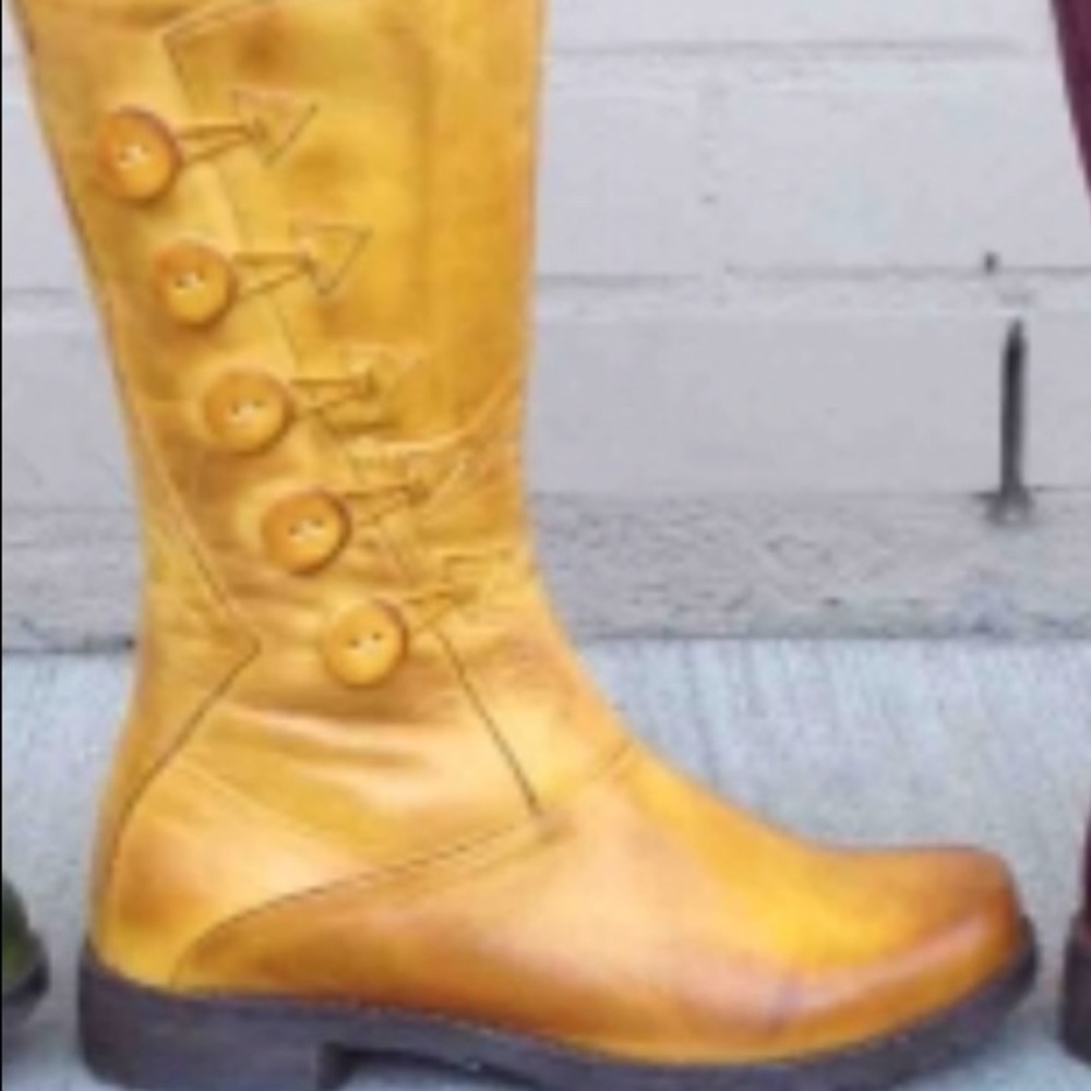 New in box, never worn Jafa Boots